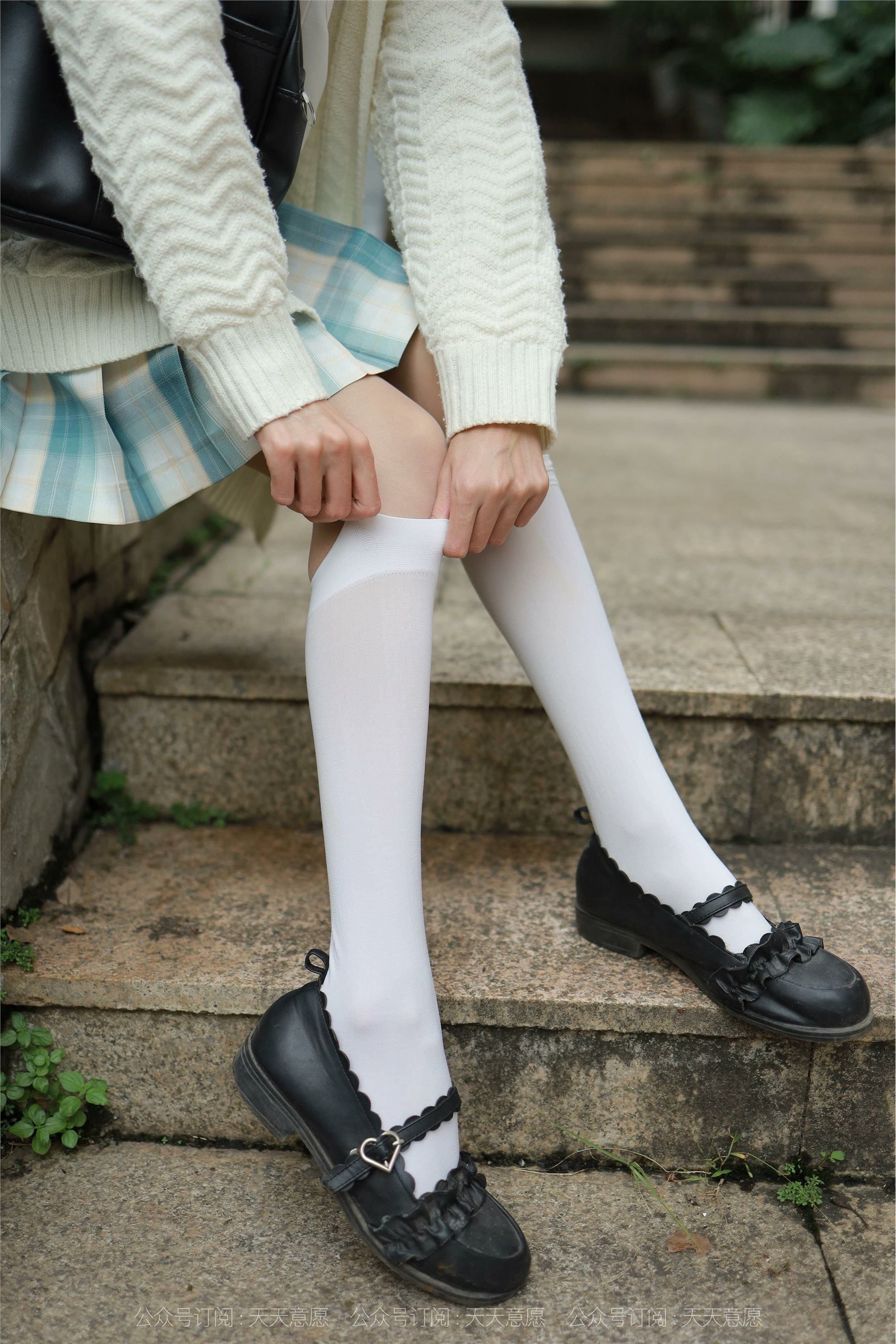 IESS异思趣向  2021.11.02 丝享家963：团团《长腿JK装》